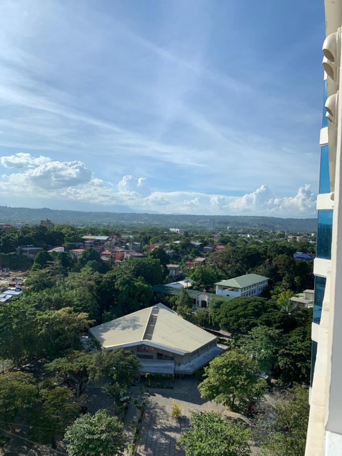 Hola! Condotel @ Inspiria Davao Exterior photo